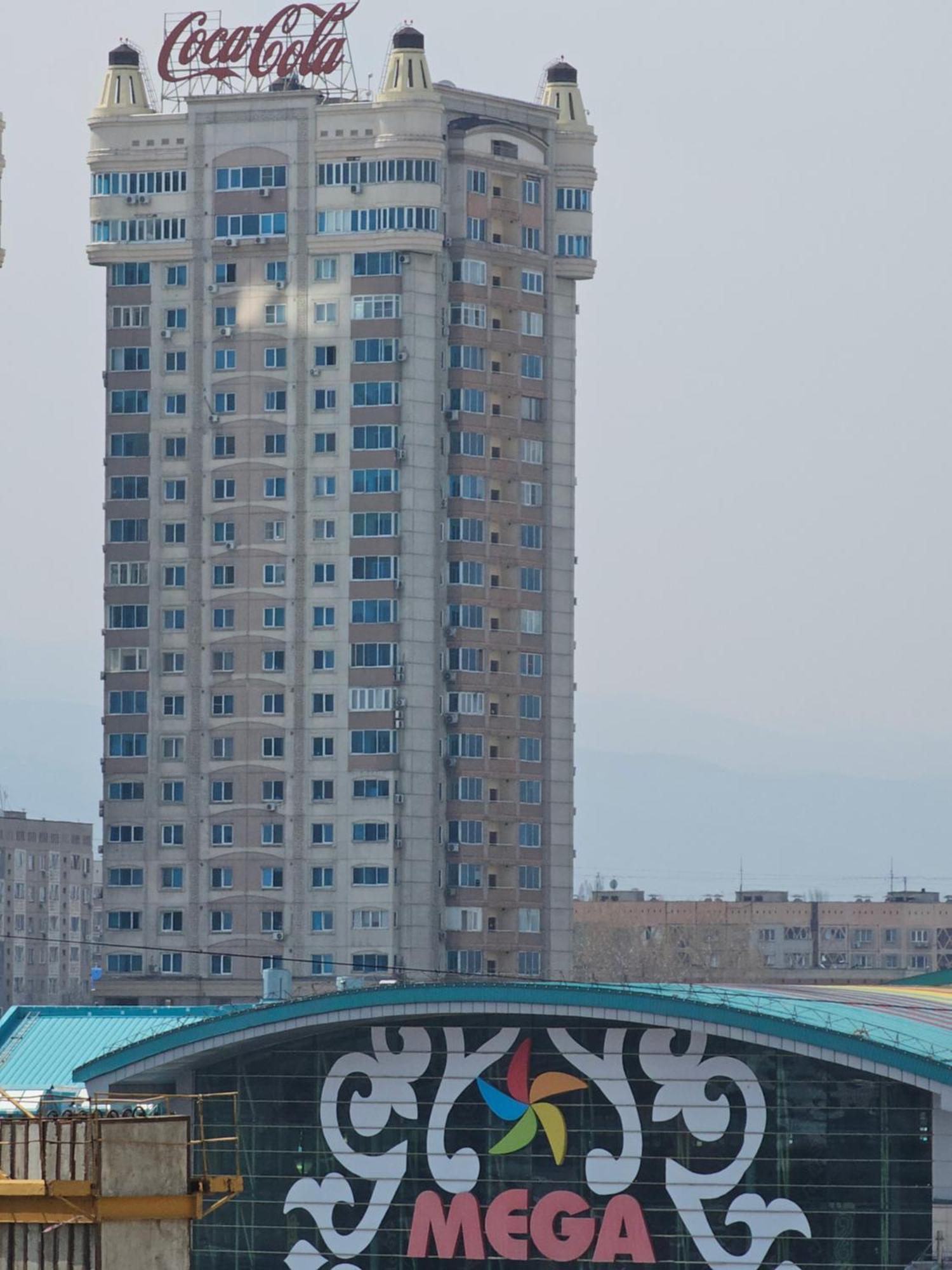 3 Room Gagarin Park Residential Complex Near Mega Shopping Mall Ałma Ata Zewnętrze zdjęcie