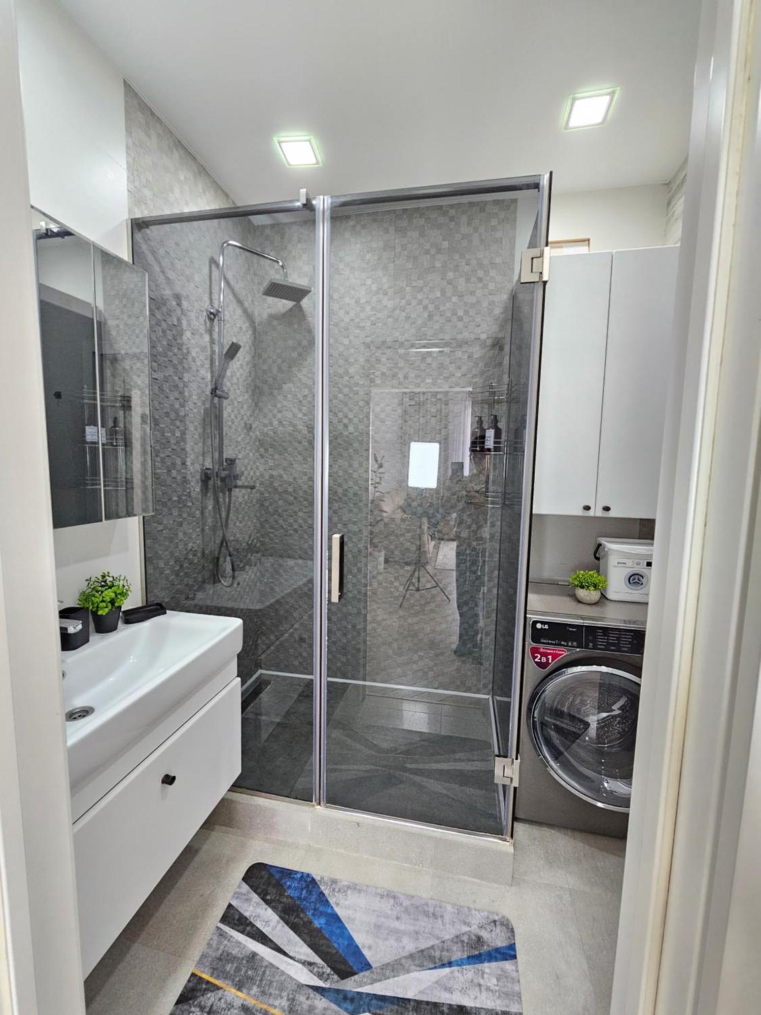 3 Room Gagarin Park Residential Complex Near Mega Shopping Mall Ałma Ata Zewnętrze zdjęcie